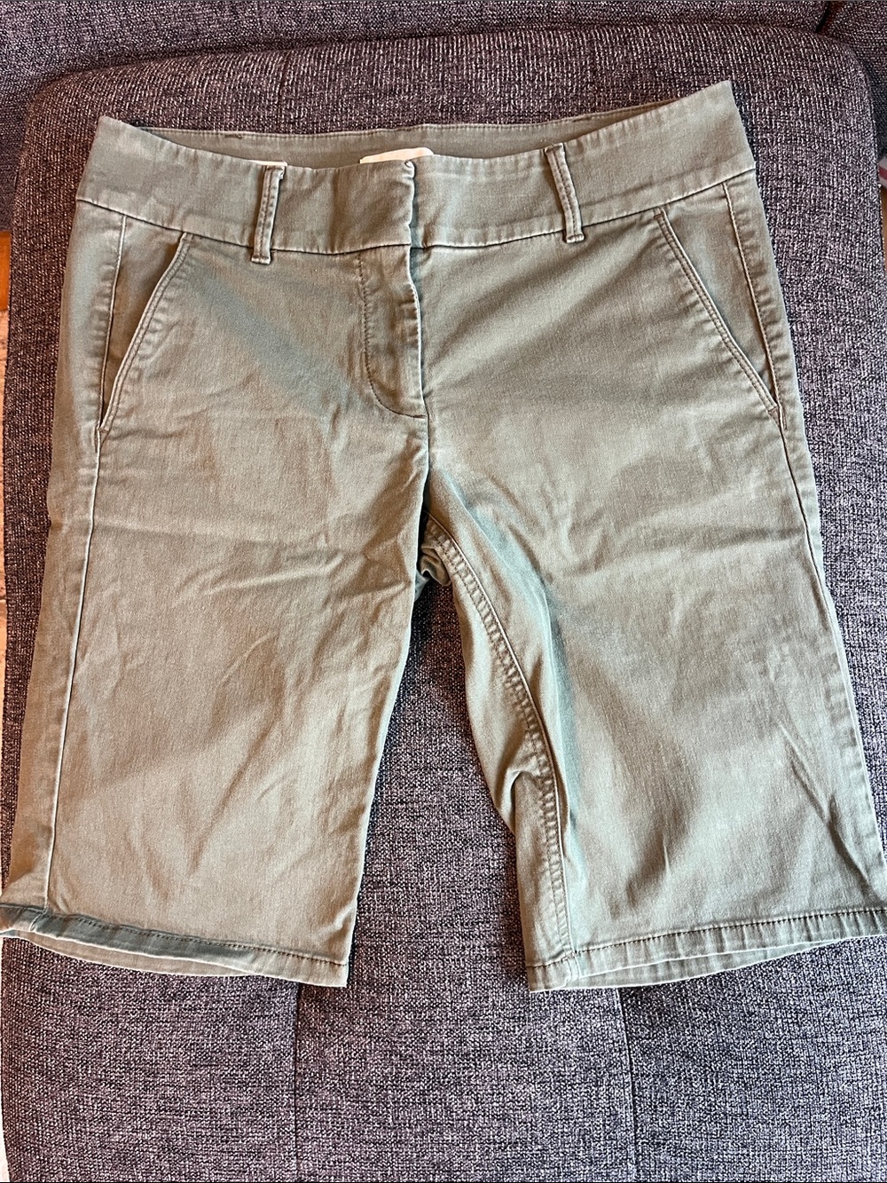 LOFT Outlet Olive Utility Bermuda Shorts size 6